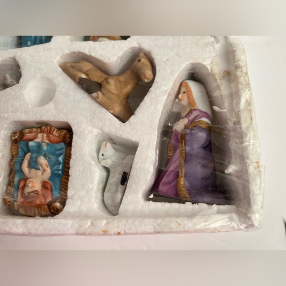 CHRISTMAS DISPLAY OF VINTAGE NATIVITY SCENE ~ 10 PIECES - Picture 5 of 12